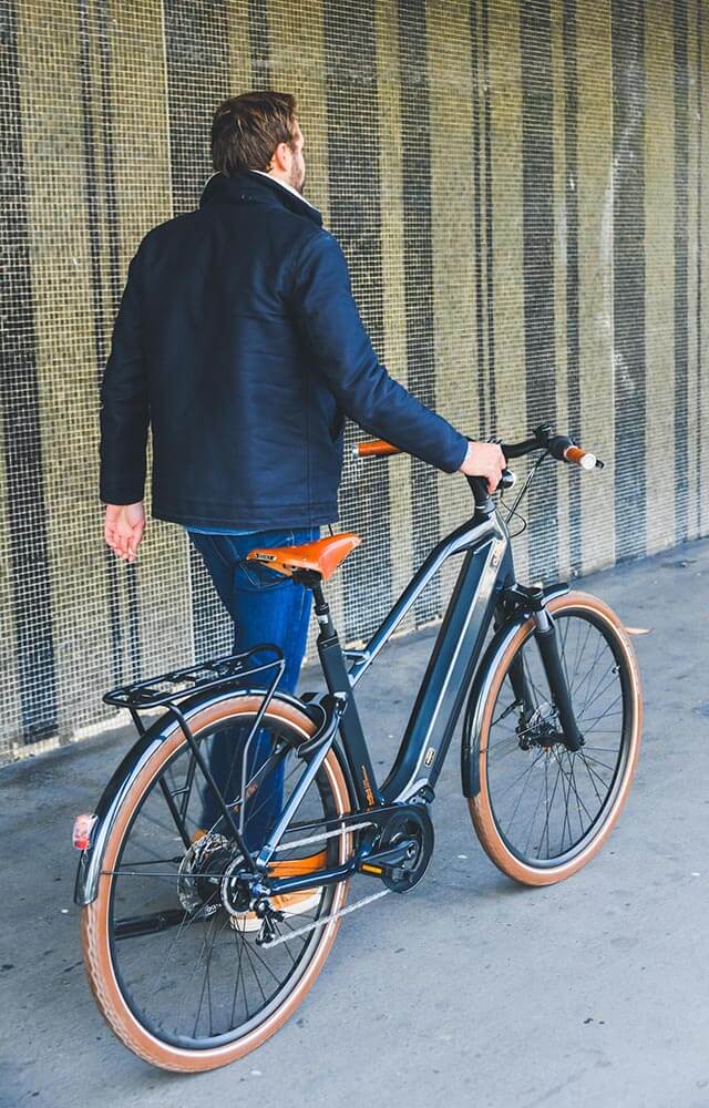 A man leading his O2feel ebike